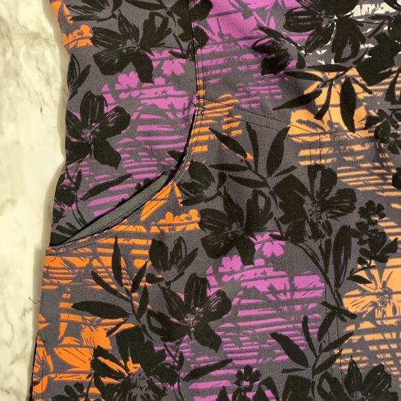 Scrub top - Picture 4 of 5